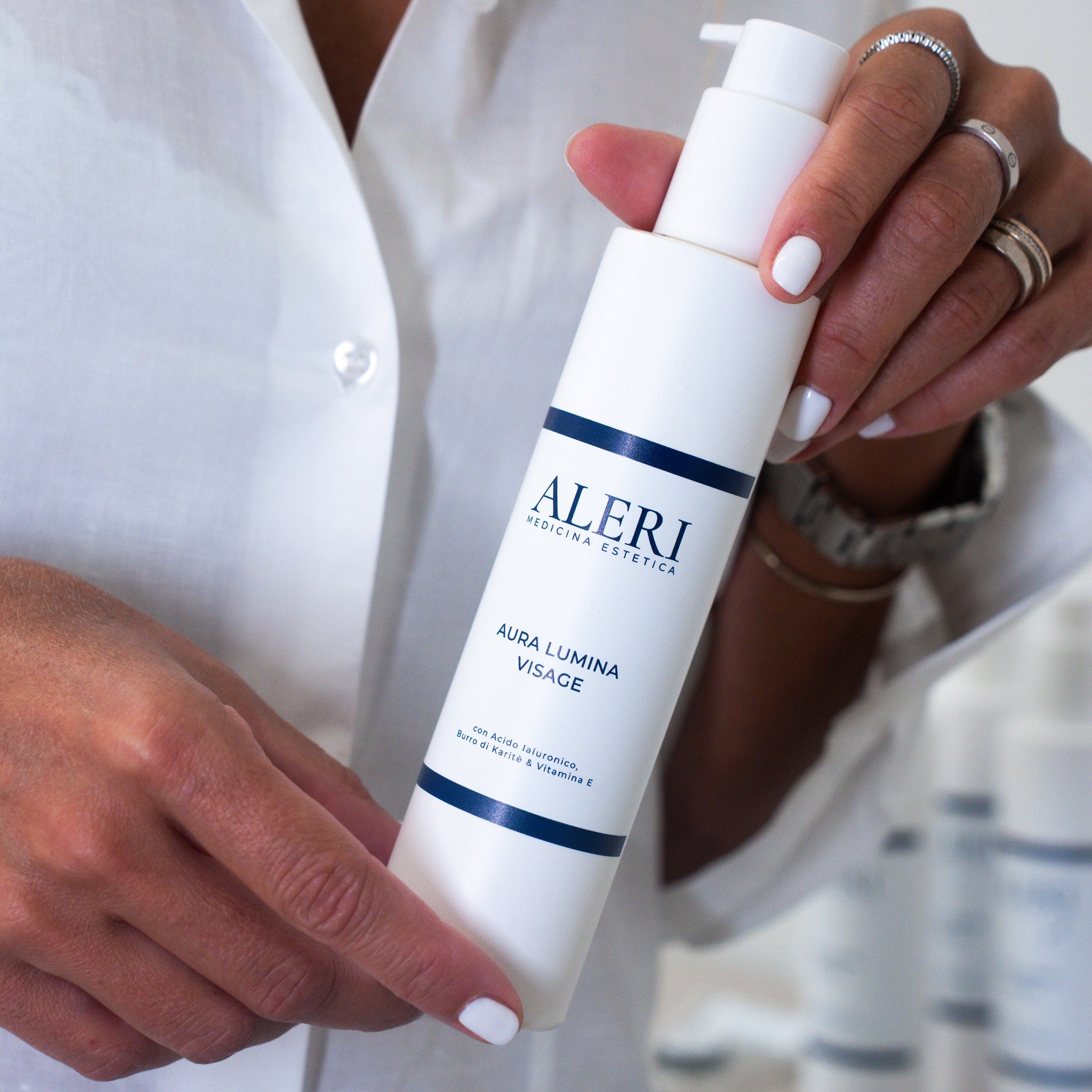 aura lumina visage crema idratante con acido ialuronico, burro di karitè e vitamina e, aleri medicina estetica milano